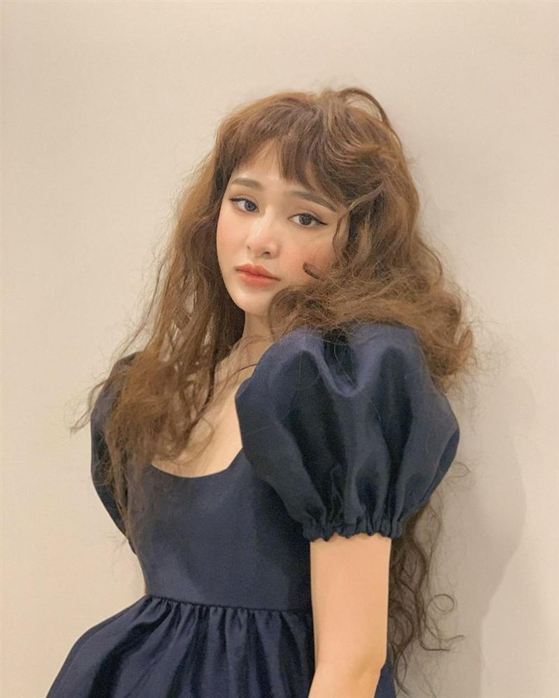 Chán tóc ngắn Mỹ Linh, Hiền Hồ bất ngờ để tóc xoăn xù xinh như búp bê-2