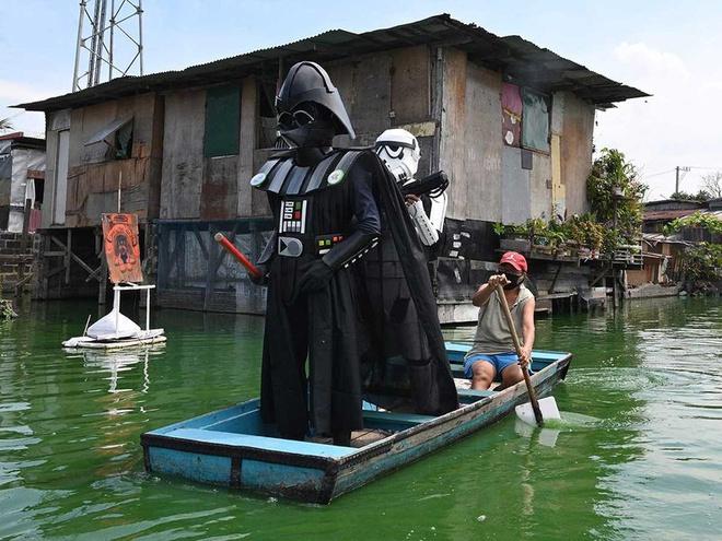 Đội quân Star Wars tuần tra trên phố, nhắc người dân ở nhà-2