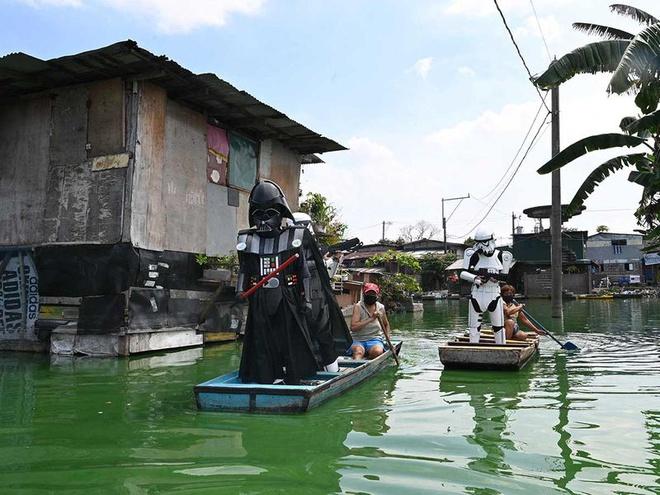 Đội quân Star Wars tuần tra trên phố, nhắc người dân ở nhà-7