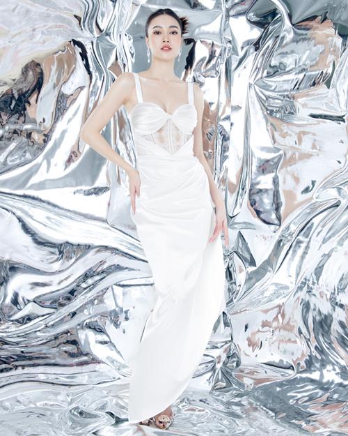 SAO MẶC ĐẸP: Nhã Phương - Hòa Minzy đánh bật một dàn mỹ nhân với trang phục sắc đỏ-4