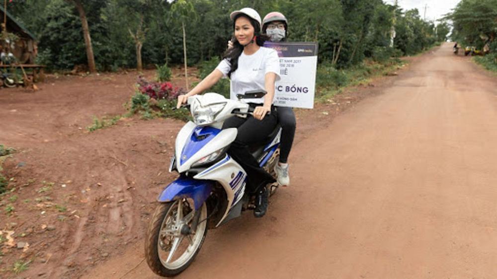 HHen Niê từng dùng ứng dụng hẹn hò để làm quen trai Tây-4