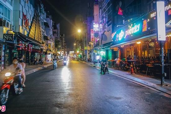 Vì sao quán bar ở TP.HCM chưa được mở cửa trở lại?