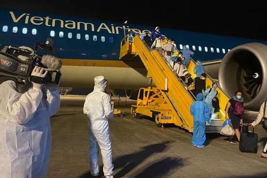 Việt Nam trải qua 23 ngày không có ca lây nhiễm cộng đồng, đón 340 người từ Mỹ về nước
