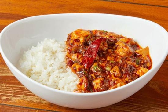 Làm cơm đậu phụ sốt thịt lợn bằng lò vi sóng