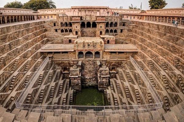 Khu nghỉ dưỡng Ấn Độ biến hồ bơi thành bể nuôi cá-4