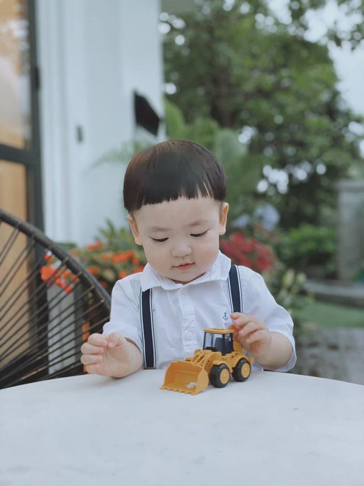 Quý tử nhà Tú Anh càng lớn càng yêu, hoa hậu Đặng Thu Thảo cũng phát cuồng-4