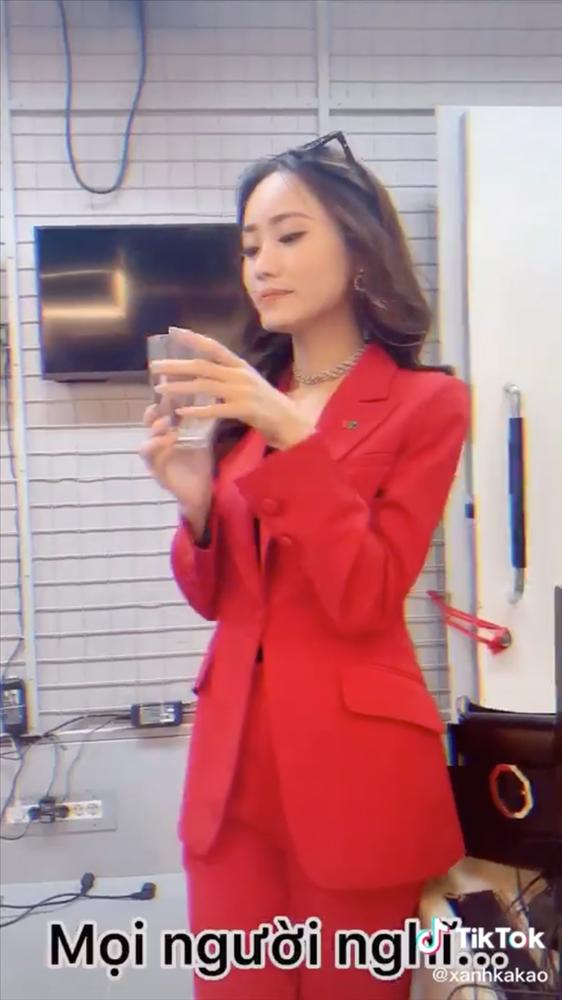 BTV Xuân Anh VTV đính chính lương 70 triệu/ tháng kèm số dư 3 tỷ: Giàu vậy mà mình vẫn vất vả như bây giờ ư?-1