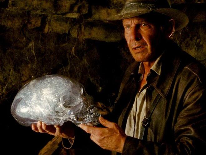 Indiana Jones and the Kingdom of the Crystal Skull (2008): Nhân vật Indiana Jones của Harrison Ford đi vào huyền thoại nhờ ba tập phim hồi thập niên 1980. Và nhà sản xuất phải mất gần hai thập kỷ mới có thể trình làng phần bốn mang tên Kingdom of the Crystal Skull. Nhưng rốt cuộc, đây bị coi là tác phẩm làm “vấy bẩn” thương hiệu bởi cốt truyện nhợt nhạt, các tình tiết phi lý, kỹ xảo giả tạo… Thật khó tin khi nhà sản xuất trải qua gần 20 năm, nhưng chỉ cho ra một kịch bản kém cỏi đến như vậy, thậm chí còn dùng nhiều ý tưởng cũ kỹ của George Lucas từ thập niên 1990. Và càng khó tin hơn khi tất cả hiện muốn tiếp tục thương hiệu với Harrison Ford ở tuổi 78.