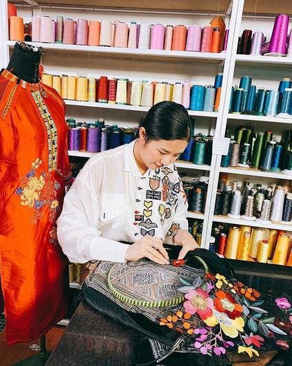 Hoa hậu Ngọc Hân: 5 năm đại học ưu tú cuối cùng chỉ đi dán decal-2