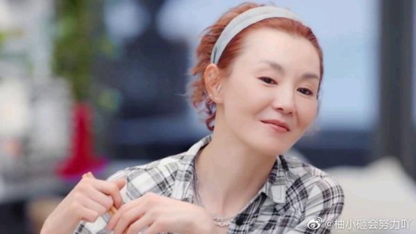 Trương Mạn Ngọc những năm gần đây có đời sống thu mình từ sau tuyến bố tạm rút lui khỏi showbiz. Gần đây, nữ diễn viên trở lại tham gia một chương trình truyền hình. Tuy nhiên, truyền thông lẫn cư dân mạng bày tỏ bất ngờ trước vẻ ngoài xuống sắc của Trương Mạn Ngọc. Trên các diễn đàn, nhiều ý kiến bày tỏ nuối tiếc trước biểu tượng nhan sắc một thời, ví cô như bà lão tuổi 70.