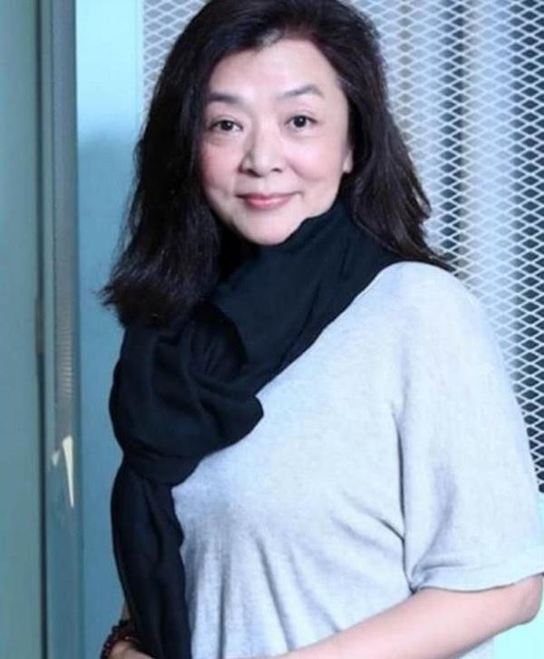 Hiện tại, Trần Ngọc Liên ít tham gia sự kiện giải trí. Cô dành cùng một số người bạn lái ôtô đi các vùng sâu, vùng xa ở Trung Quốc làm từ thiện. Người đẹp một thời còn trợ cấp nuôi dưỡng trẻ mồ côi, nhận nuôi một bé gái mất người thân vì động đất tại tỉnh Thanh Hải.