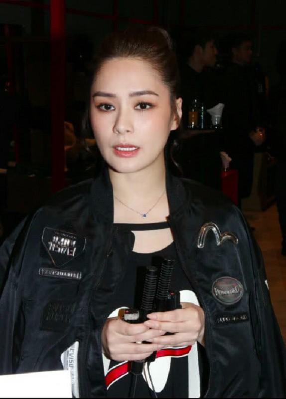 Hành trình yêu nhanh cưới vội kéo dài vỏn vẹn 14 tháng của Chung Hân Đồng và chồng kém 8 tuổi: Cả cuộc hôn nhân lung lay với 2 lần đằng trai bị đồn ngoại tình-6