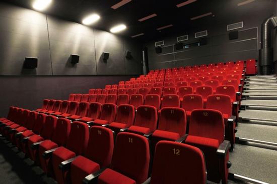 Rạp phim vắng khách trong ngày đầu mở cửa sau dịch Covid-19