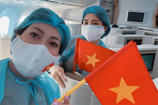 24 ngày VN không có ca mắc mới COVID-19 ở cộng đồng, bác gái bệnh nhân 17 tự ăn cơm, uống nước được