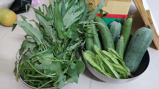 Mẹ gửi hộp trứng từ quê lên, tờ giấy nhắn bên trong chỉ có một câu nhưng ai đọc cũng xúc động-3