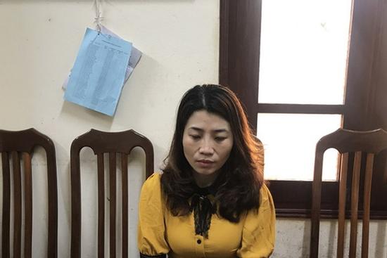 'Quý bà' cùng đồng bọn cất giấu 16 bánh heroin trong lốp xe ô tô vô cùng tinh vi