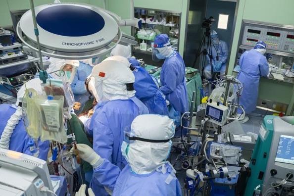 Bệnh nhân Covid-19 hồi phục tích cực sau khi được ghép phổi-1