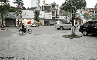 Clip: Thanh niên phóng xe phân khối lớn trên đường, cảnh tượng 1 phút sau rùng mình kinh hãi-2