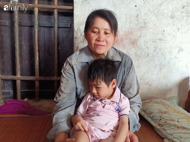 Lời phân trần đẫm nước mắt của người mẹ hàng ngày ép con gái 5 tuổi uống thuốc ngủ: Có ngủ đi con mới được bình yên, không còn phải chịu đau đớn hành hạ-2