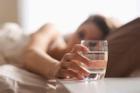 Mỗi ngày uống 5 lít nước trong 5 năm, người phụ nữ suýt chết: Cảnh báo cần uống nước đúng cách