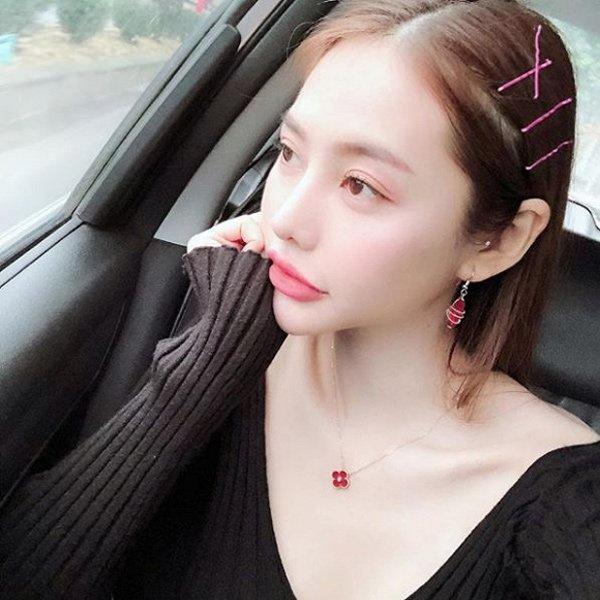 Mới ngày nào bị chê mỏ vịt, em gái Ngọc Trinh giờ đây xinh đẹp quyến rũ không kém chị-1