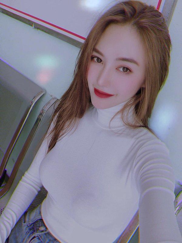 Mới ngày nào bị chê mỏ vịt, em gái Ngọc Trinh giờ đây xinh đẹp quyến rũ không kém chị-11