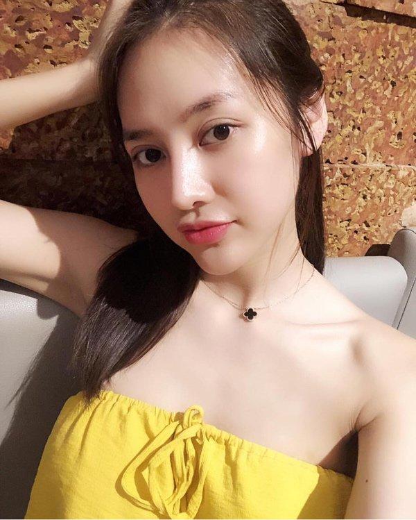 Mới ngày nào bị chê mỏ vịt, em gái Ngọc Trinh giờ đây xinh đẹp quyến rũ không kém chị-3