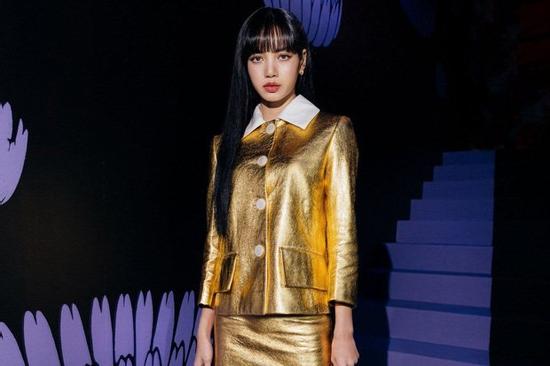 Bộ cánh tai tiếng bị chê nhiều hơn khen ngờ đâu lại giúp Lisa thắng thế trước Trịnh Sảng khi đụng hàng