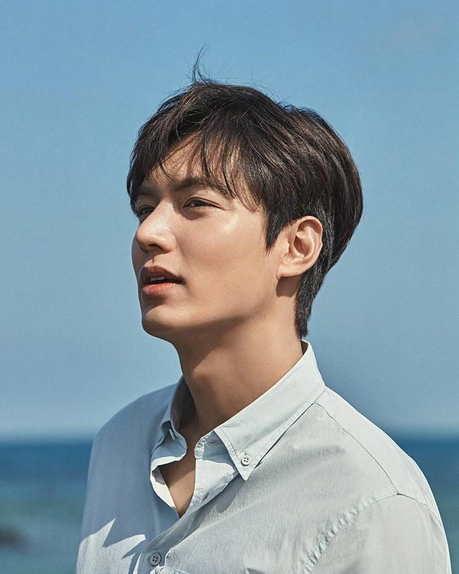 Lee Min Ho đăng một bài viết trên Instagram để cảm ơn người hâm mộ nhân kỷ niệm 14 năm ra mắt. Nam diễn viên ra mắt từ năm 2006 trong bộ phim cho tuổi teen “Secret Campus