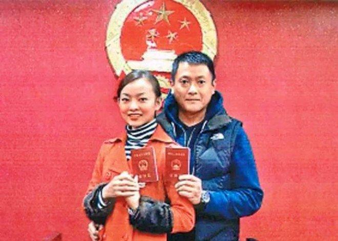 Tài tử bạc tình nhất TVB: Ruồng bỏ mối tình 9 năm, bị cắm sừng thành gà trống nuôi con-3