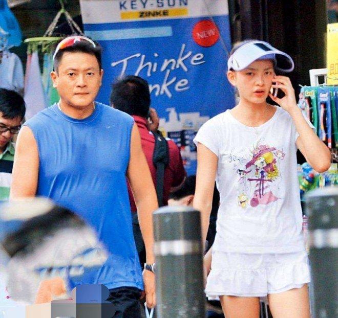 Tài tử bạc tình nhất TVB: Ruồng bỏ mối tình 9 năm, bị cắm sừng thành gà trống nuôi con-4