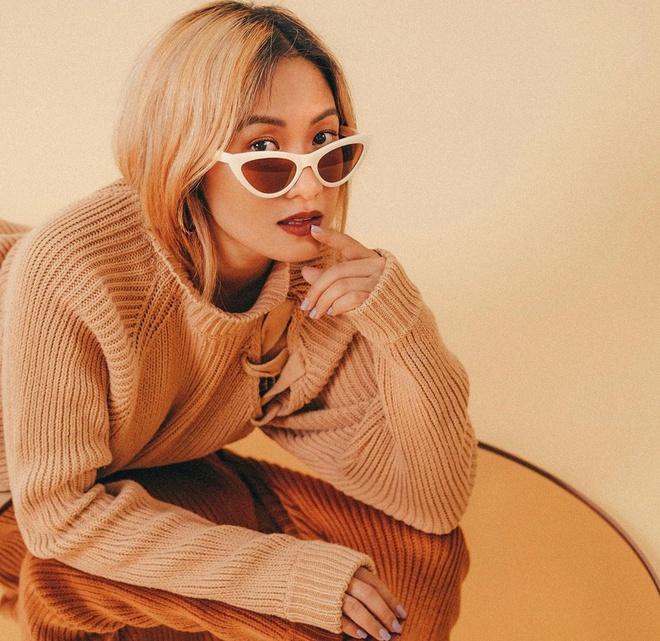 Là em gái của "It girl" nổi tiếng nhất nhì Philippines Liz Uy, Laureen Uy (sinh năm 1989) cũng được giới trẻ châu Á biết đến nhờ gout thời trang sành điệu, cá tính và luôn bắt kịp xu hướng mới. Bên cạnh đó, 8X còn là một trong những blogger có tầm ảnh hưởng lớn tại Philippines với những trải nghiệm thú vị, kiến thức chuyên môn về thời trang, du lịch.