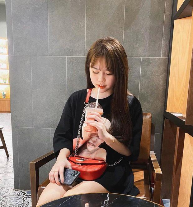 Quang Hải lộ ảnh check-in cùng chỗ với Huỳnh Anh, cả 2 chính thức công khai mối quan hệ-1