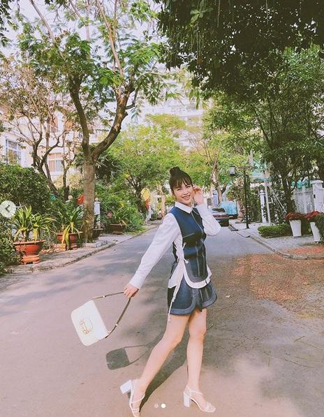 Đụng hàng cả dàn mỹ nhân mà chỉ riêng Lâm Vỹ Dạ thua cuộc vì kiểu tóc nơ cưa sừng làm nghé-5