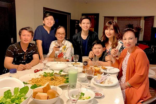 Con sao Việt khoe giọng, nối nghiệp cha mẹ vào showbiz-9