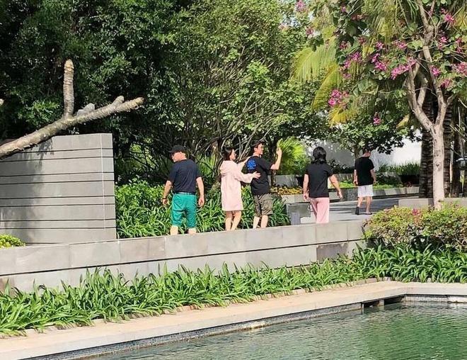 Cái nắm tay quý như vàng của Phùng Thiệu Phong - Triệu Lệ Dĩnh bác tin đồn ly hôn-4