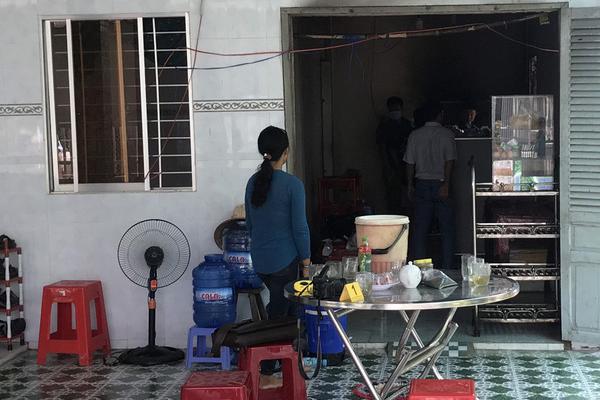 Đổ xăng vào xe máy, 2 cha con tử vong thương tâm-1