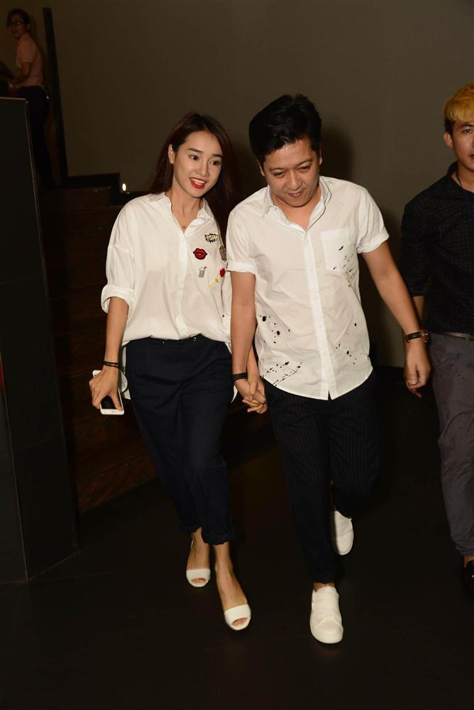 Bắt bài phong cách Trường Giang - Nhã Phương khi chung đôi: Chồng mang dép lê, vợ diện túi hiệu-7