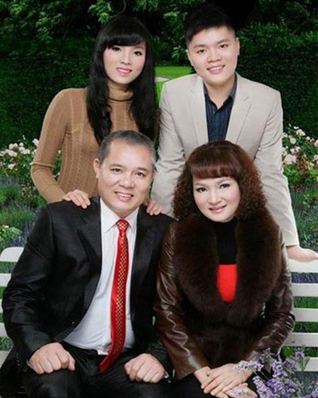 Nhan sắc mẫu thân của dàn hoa hậu nổi nhất Việt Nam: Mẹ nào con nấy quả không sai!-8