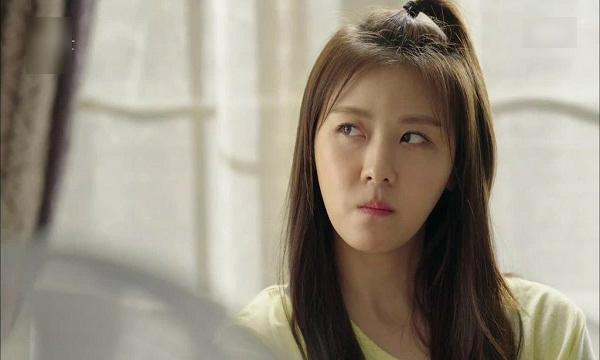 Ngày về ra mắt nhà trai, đang vui vẻ ăn cơm, bạn gái nói một câu khiến tất cả bỏ đũa đứng dậy-1