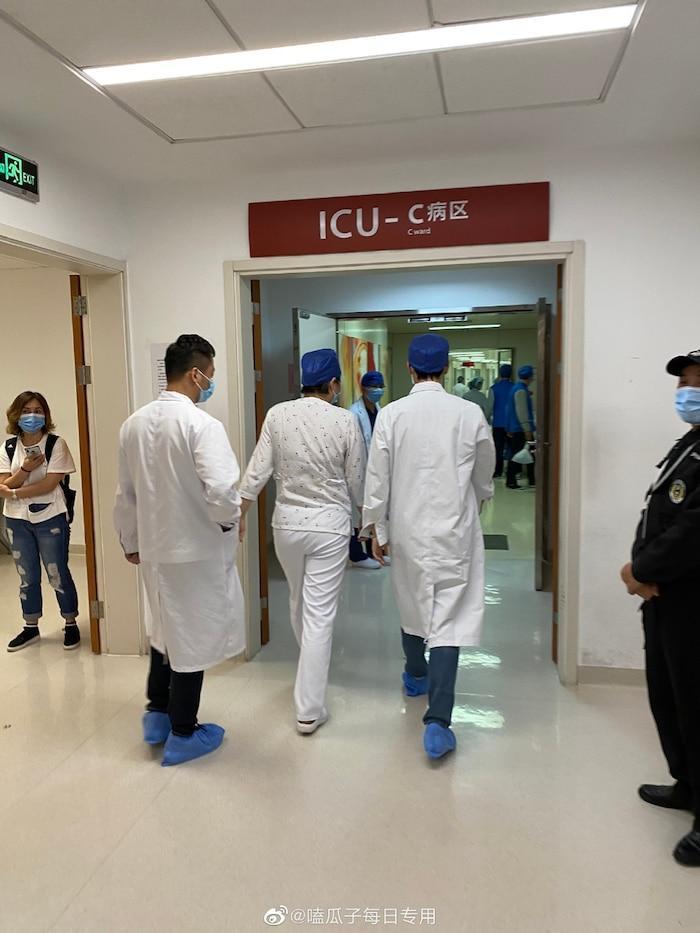 Dương Dương được khen ngợi khi đến bệnh viện thực tập để chuẩn bị trở thành bác sĩ chống Covid-19 trong phim mới-2