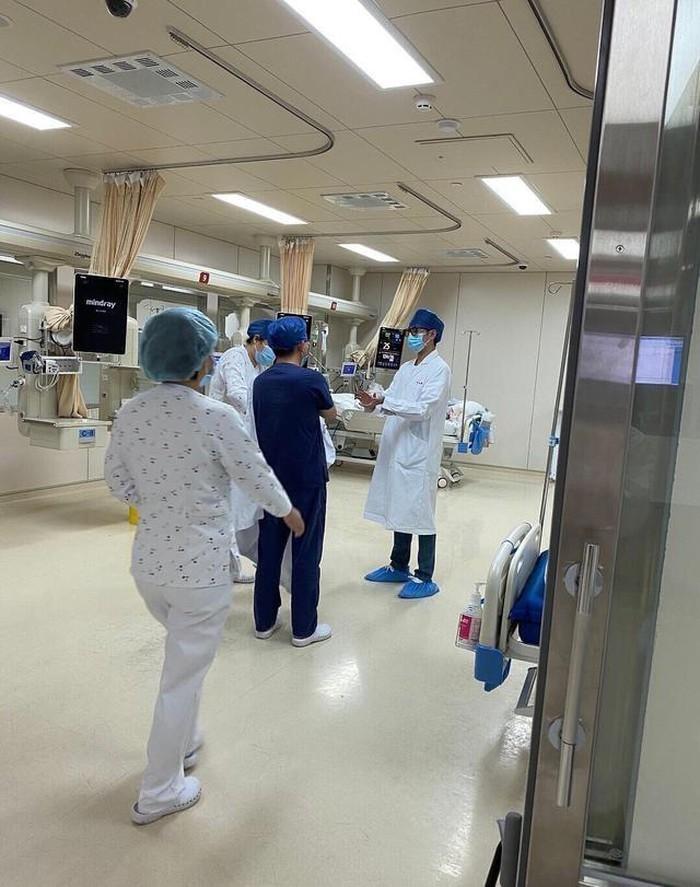 Dương Dương được khen ngợi khi đến bệnh viện thực tập để chuẩn bị trở thành bác sĩ chống Covid-19 trong phim mới-3