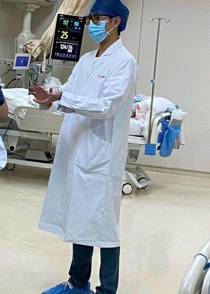 Dương Dương được khen ngợi khi đến bệnh viện thực tập để chuẩn bị trở thành bác sĩ chống Covid-19 trong phim mới-1