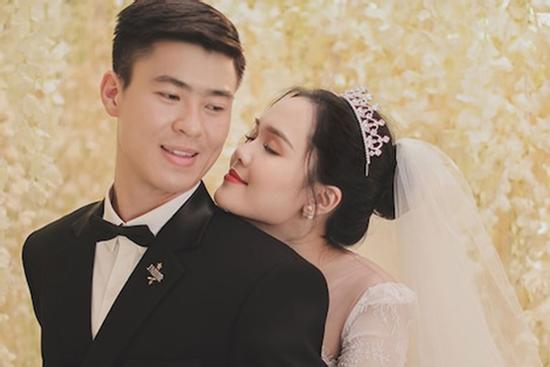 Quỳnh Anh xóa trạng thái 'Đã kết hôn' và cả nickname 'Công chúa béo', lẽ nào tin đồn là có thật?