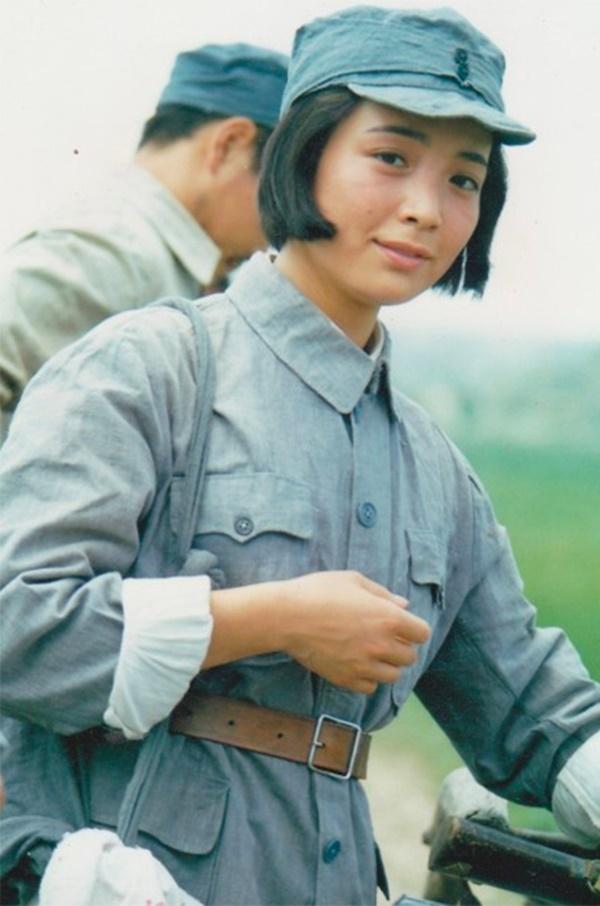 Kế Hoàng hậu Đới Xuân Vinh bị con gái xa lánh, chịu tiếng ác 20 năm-2