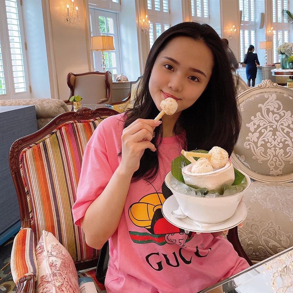 Bỏ qua ồn ào, người hâm mộ chuyển hướng sang thời trang giấu bụng bầu của bà xã Duy Mạnh-6