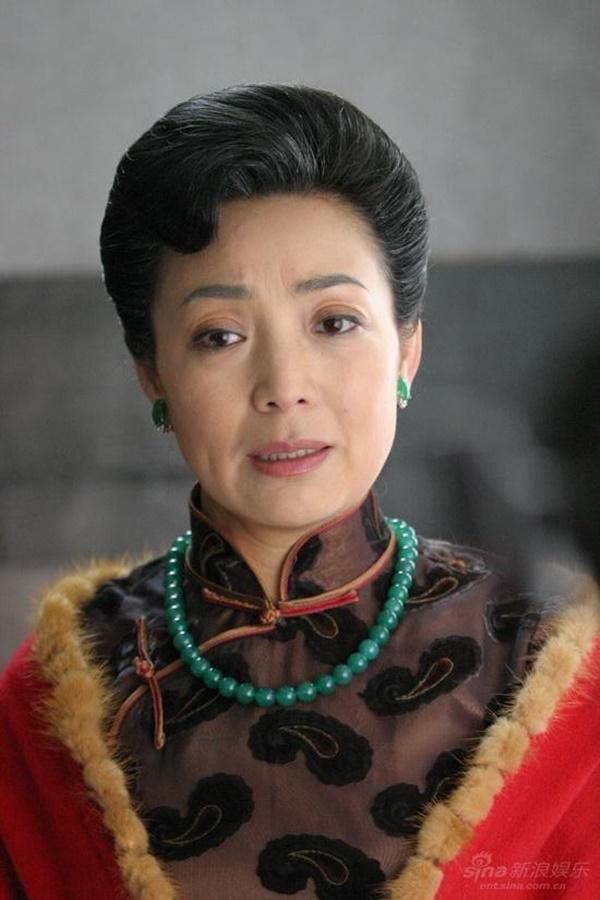 Kế Hoàng hậu Đới Xuân Vinh bị con gái xa lánh, chịu tiếng ác 20 năm-10