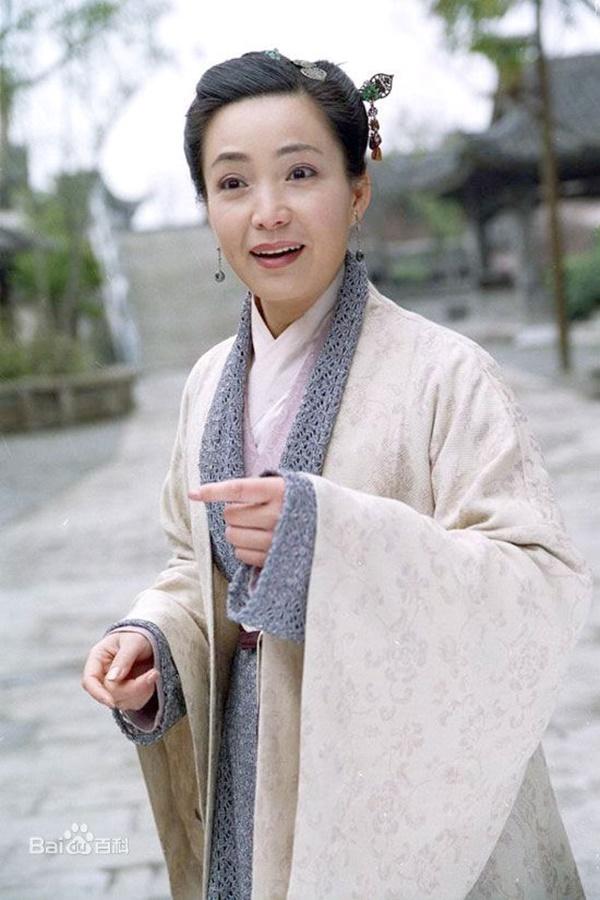 Kế Hoàng hậu Đới Xuân Vinh bị con gái xa lánh, chịu tiếng ác 20 năm-11