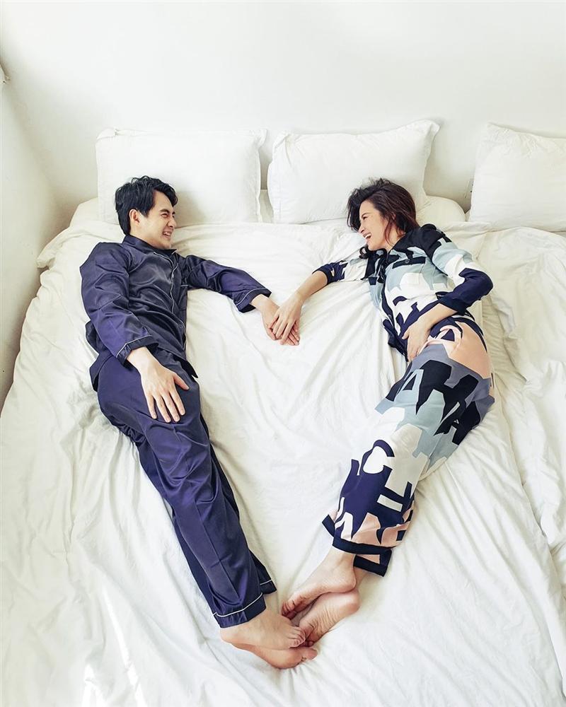 Đông Nhi bầu 3 tháng mà Ông Cao Thắng bụng lùm lùm không hề kém cạnh-5