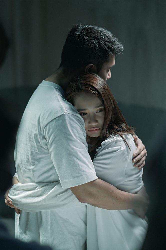 Fans lo lắng khi thấy Nhã Phương mặt mũi nhợt nhạt, mặc đồ bệnh nhân-3